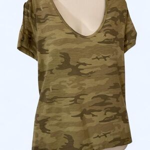 Sanctuary Khaki camo V-neck short sleeve top #camofashion XS NWT